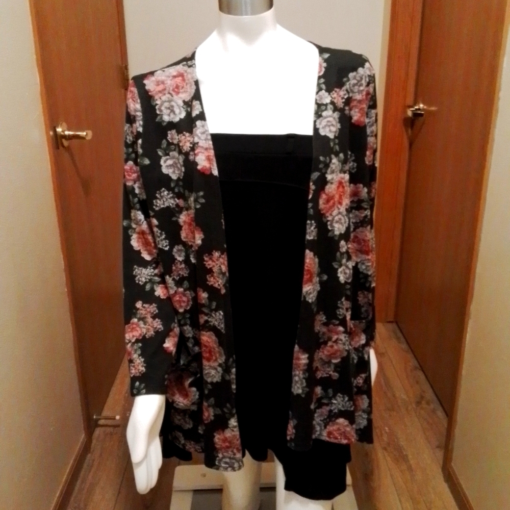 Absolutely Famous open cardi, black and pink floral, soft, size 1X.